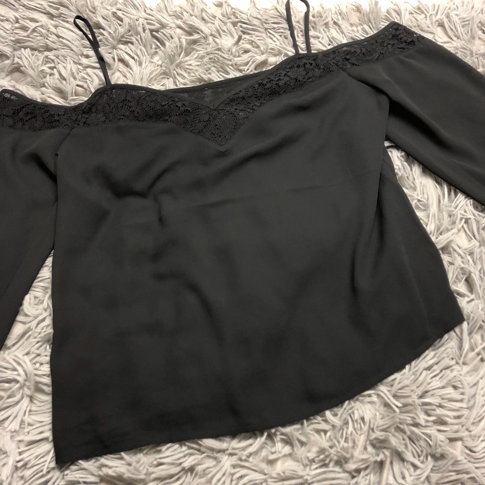 Express off the shoulder blouse in black ◾️